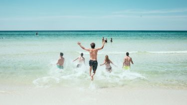 海の日に読んでおきたい！海水浴で気をつけるべきこと